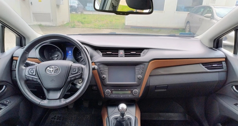 Toyota Avensis cena 49000 przebieg: 183000, rok produkcji 2017 z Pieszyce małe 29